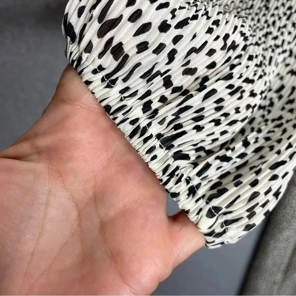 Lulu’s White Black Speckled Plunge Neck Wide Leg Jumpsuit - Picture 6 of 11